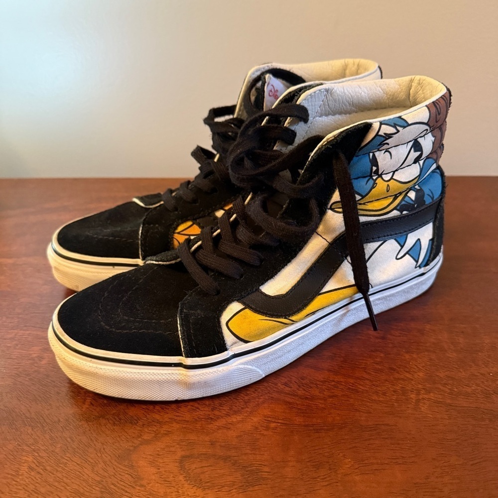 Vans x Disney Limited Edition Sk8-Hi “Mickey and Friends” – Women’s Size 7 - Picture 2 of 6